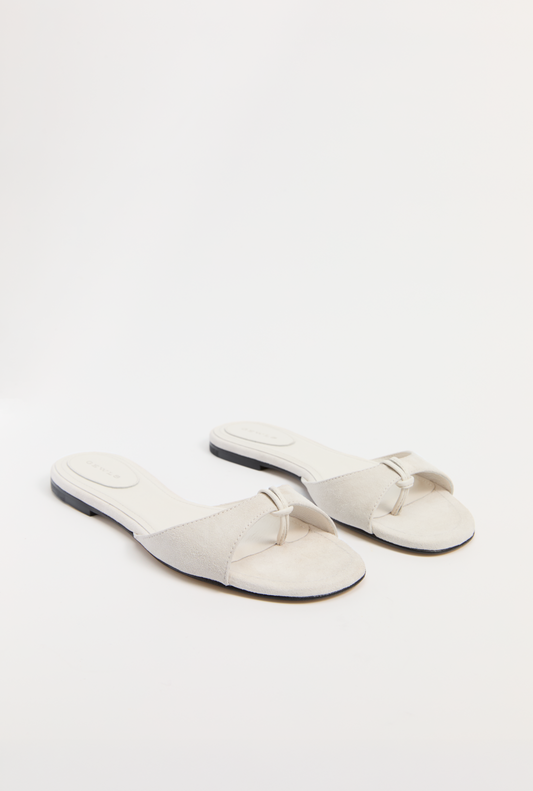 The Chiara Sandal | Avorio Suede