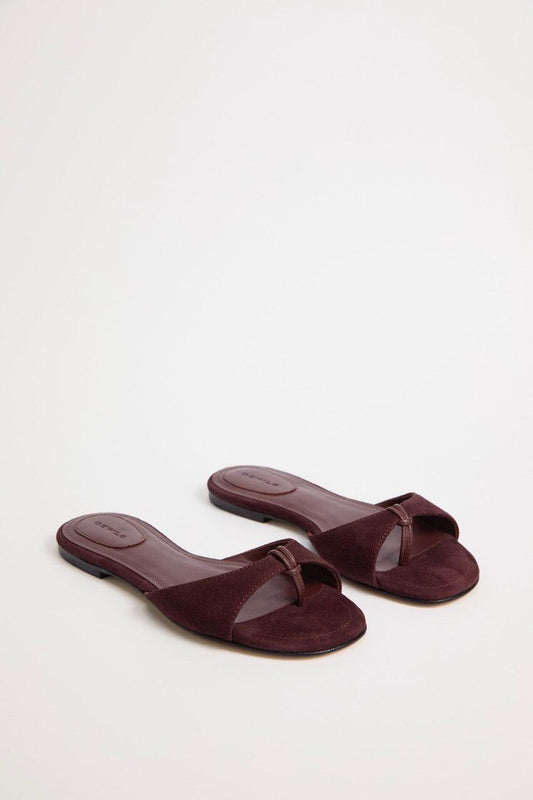 The Chiara Sandal in Chiodino Suede. Italian handcrafted with LWG-certified leather, a rounded toe, and padded insoles for all-day comfort. A luxury staple.