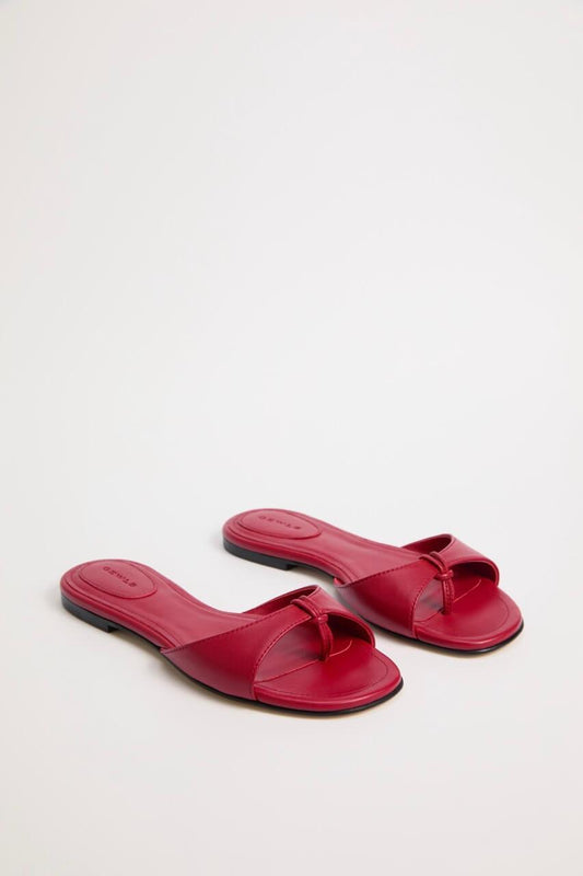 The Chiara Sandal in rich Marsala Nappa Leather. Italian handcrafted with LWG-certified leather, a rounded toe, and padded insoles for all-day comfort. A luxury staple.